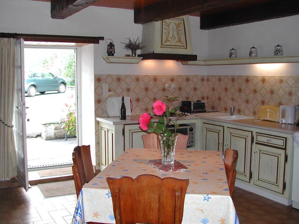 Les Gites De Garz Ar Bik Brasparts Room photo